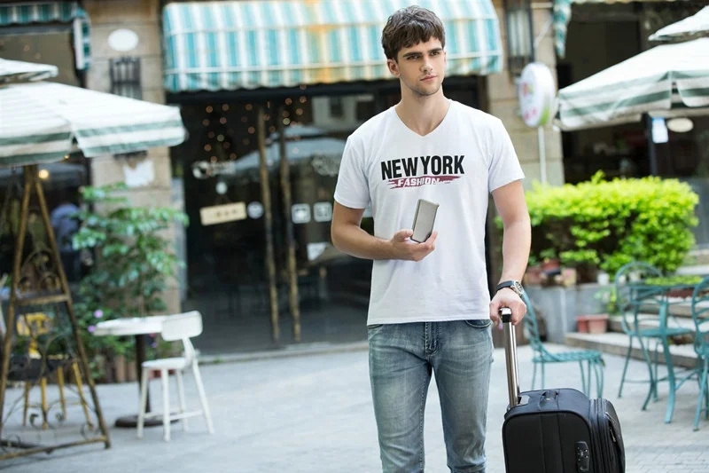 Glocalme 4G Roaming Free Pocket Wifi Hotspot Portable Wireless Router with Micro SIM Card Slot