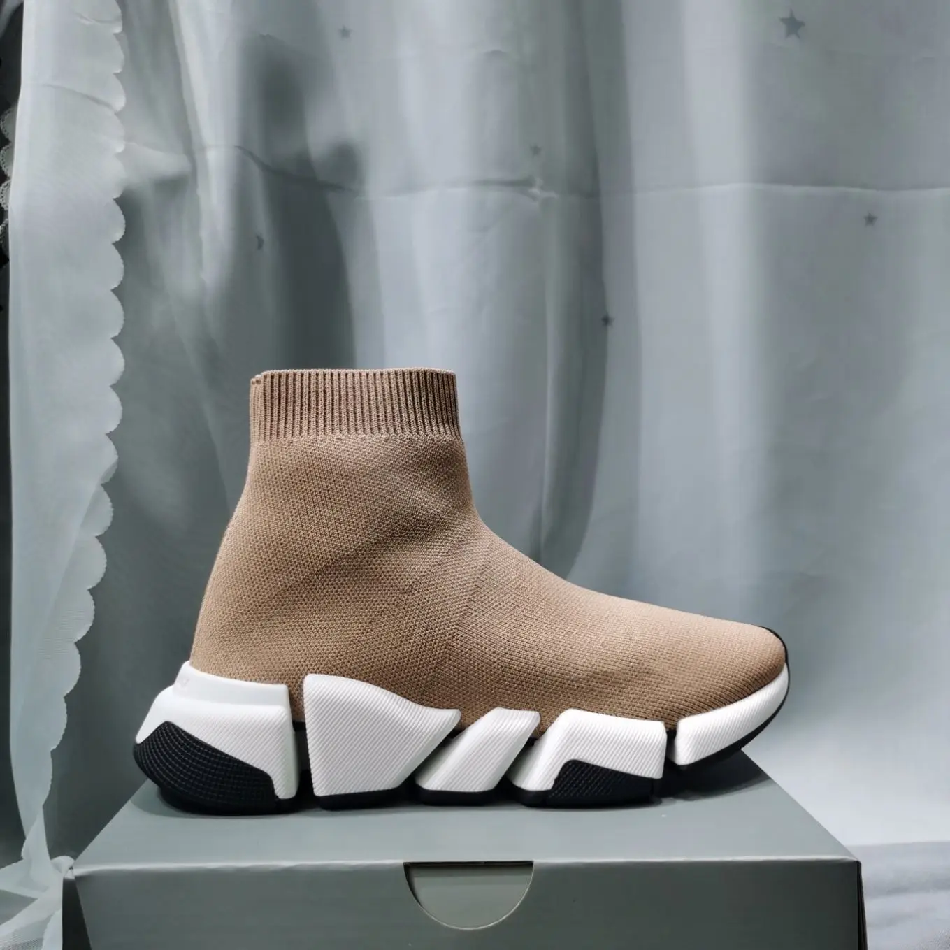 2022 Wholesale High Quality Fashionable Best-selling Brand Trainers Men Women Casual   Sock Shoes