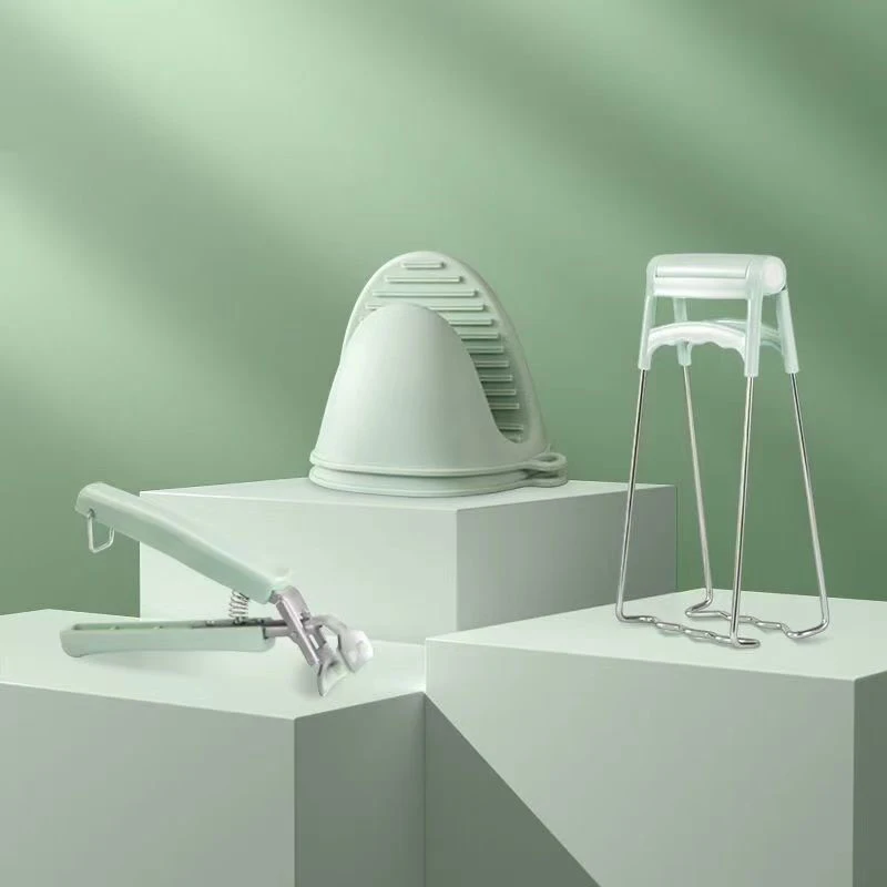 Hot Sale Non-Slip Silicone Oven Mitts Heat Resistant Kitchen Mini Gloves Durable Slippers for Cooking