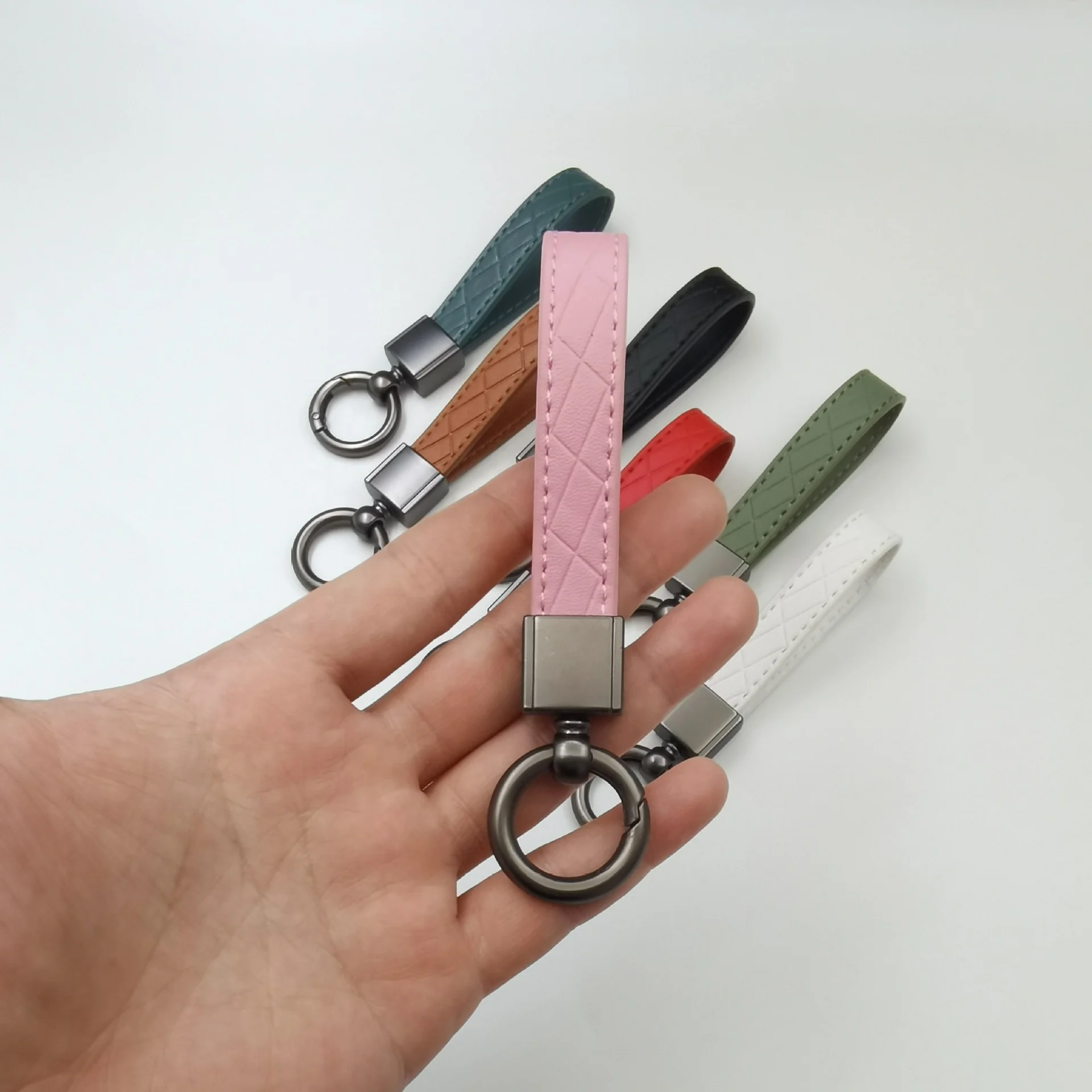 Factory Custom Logo Auto Accessories Genuine Leather Car Keychain Universal Leather Key Chain Holder Car Key Gift