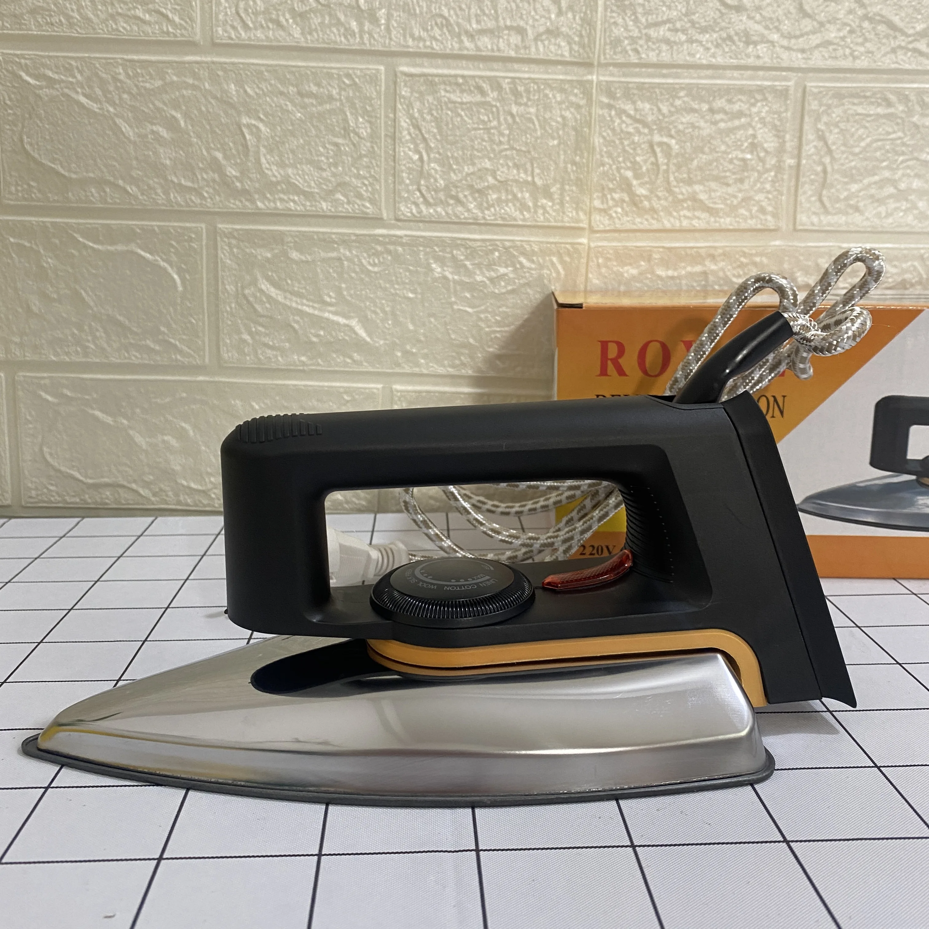 Hot Sale 1600W High Standard Electric Iron Professional Dry Ironing Function Non-stick Iron
