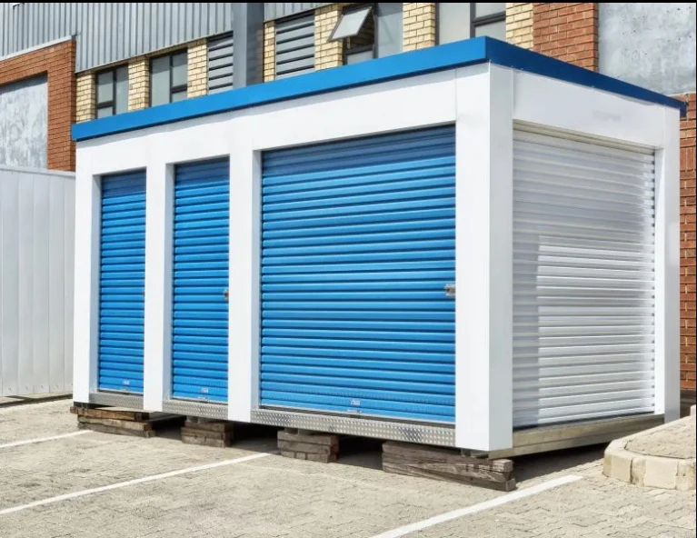 Manual lifting of steel shutter doors by factories that store rolling shutter doors