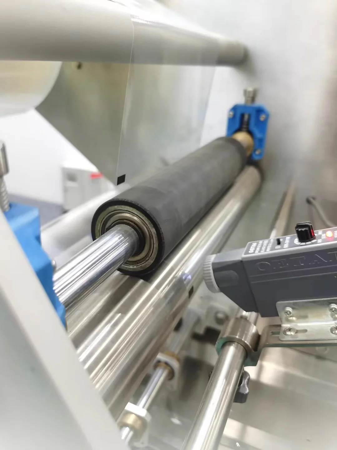 Polyurethane Rubber coated Rollers OEM silicone roller with Bearings Hardness 50-90A Roller for Textile Machinery