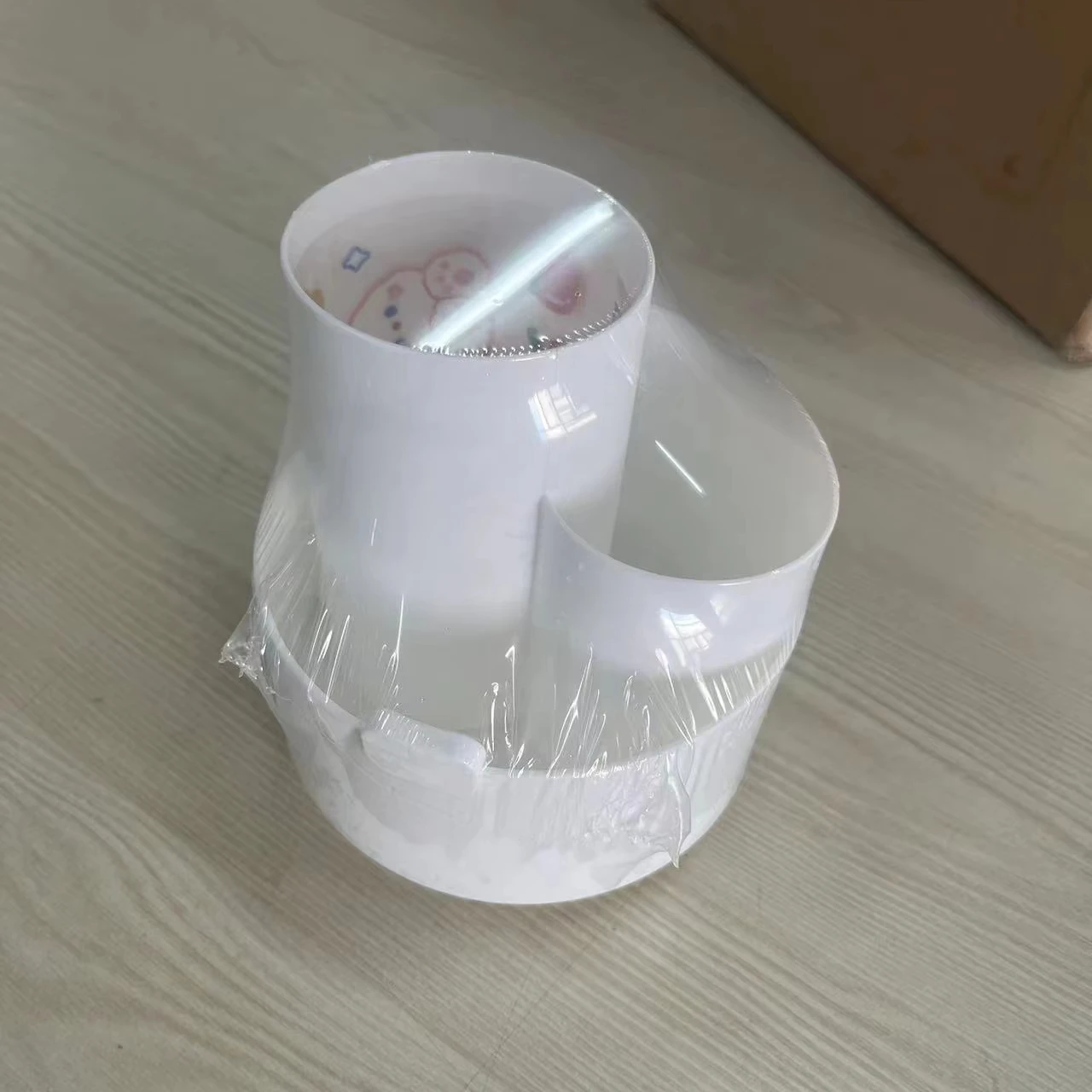 Держатель для ручек с подставкой телефона