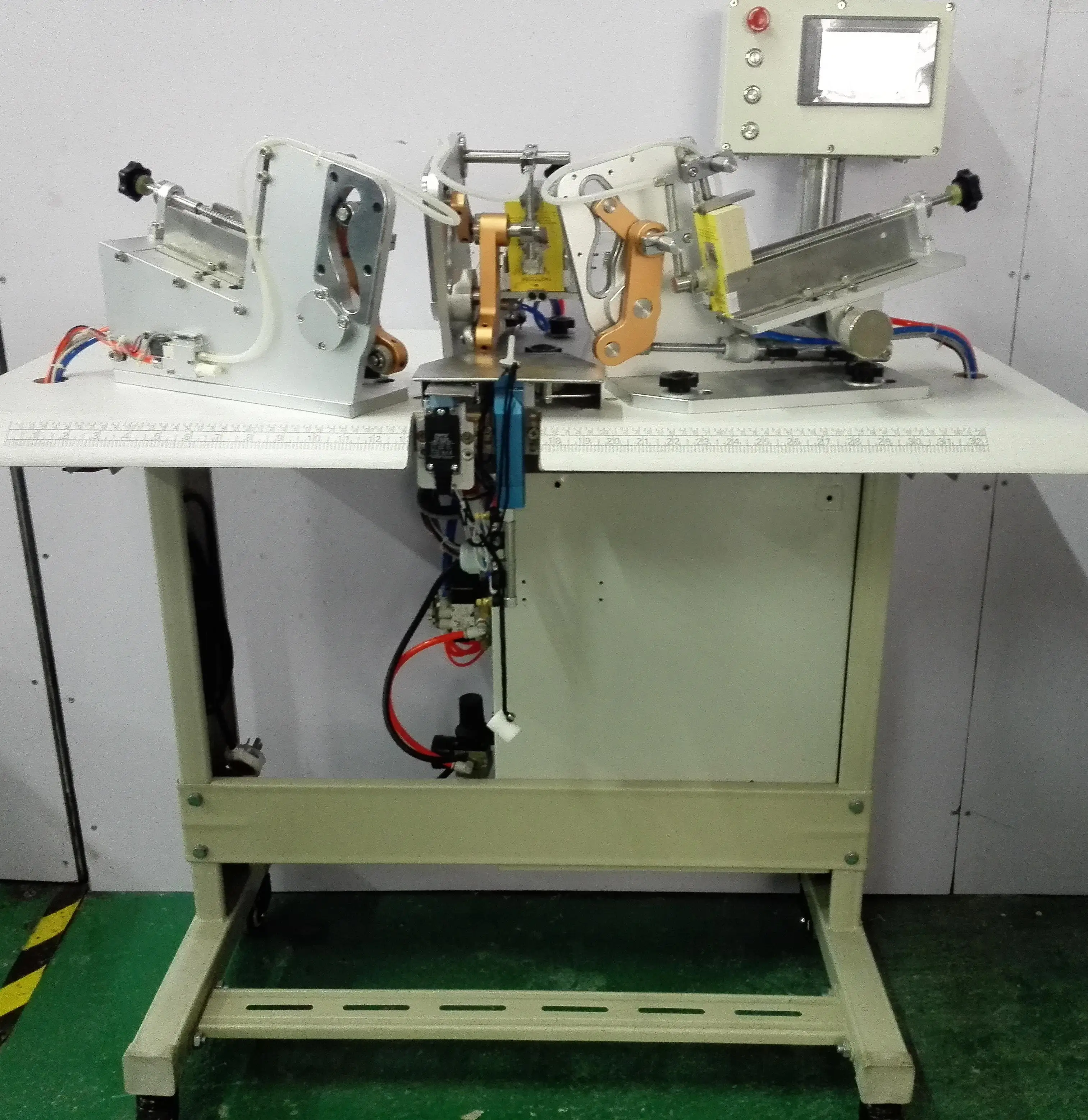 FM-703S Auto feeding label tagging machine