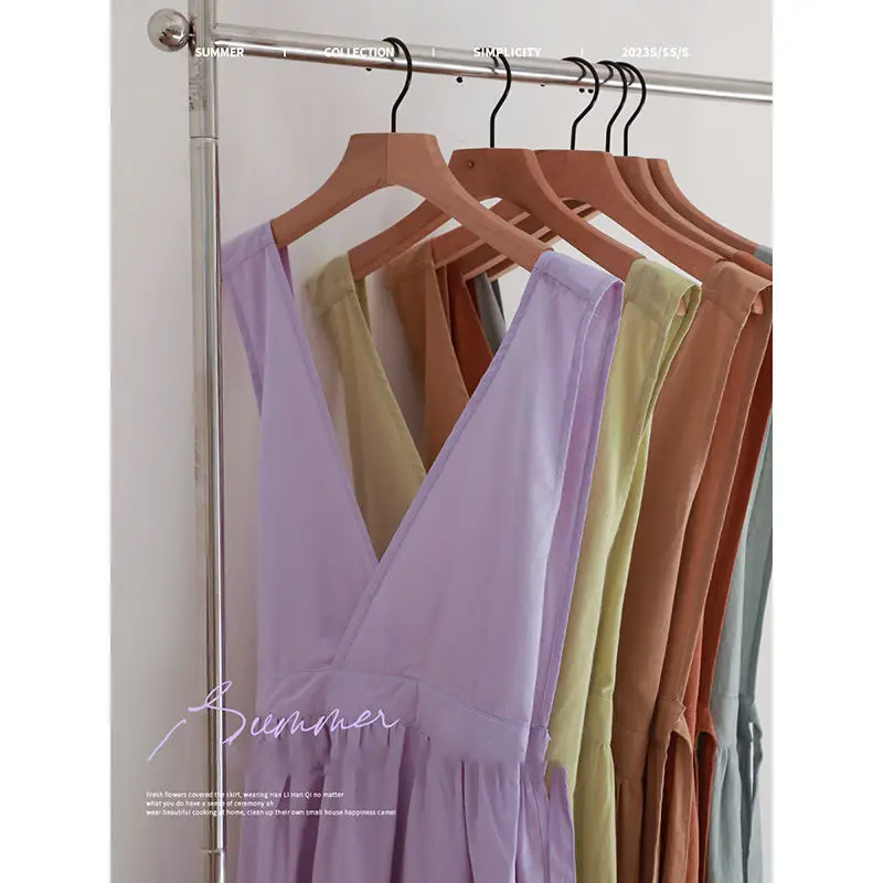 Original design French Style Large V-Neck Cotton Linen Apron Cross back easy wearing Water-resistant Apron with Two Big Pocket