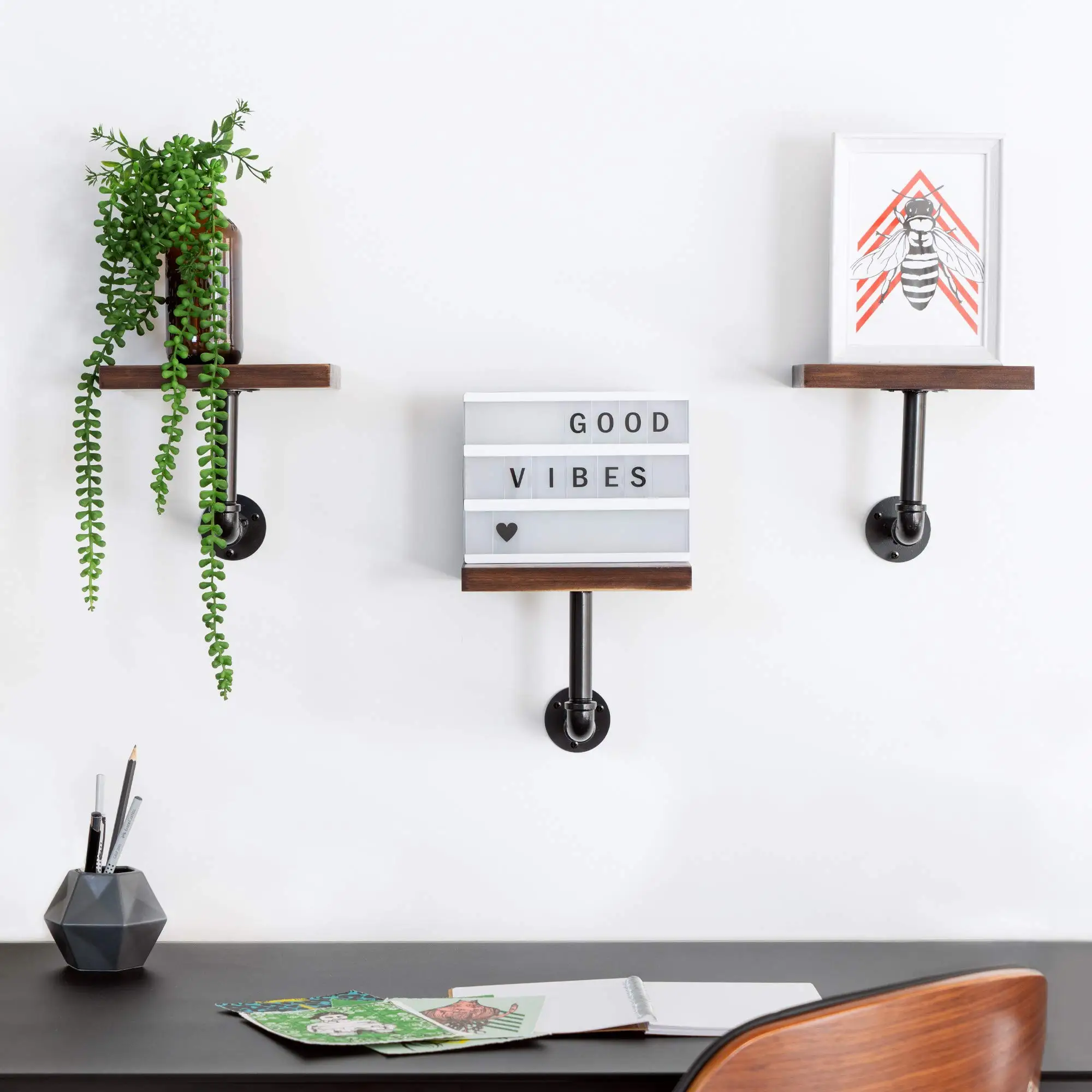 Hot Sales Decorative Pine Wood Wall Mounted Shelves Black Pipe Brackets Wall-Mounted Wood Shelving Industrial Pipe Shelf Set