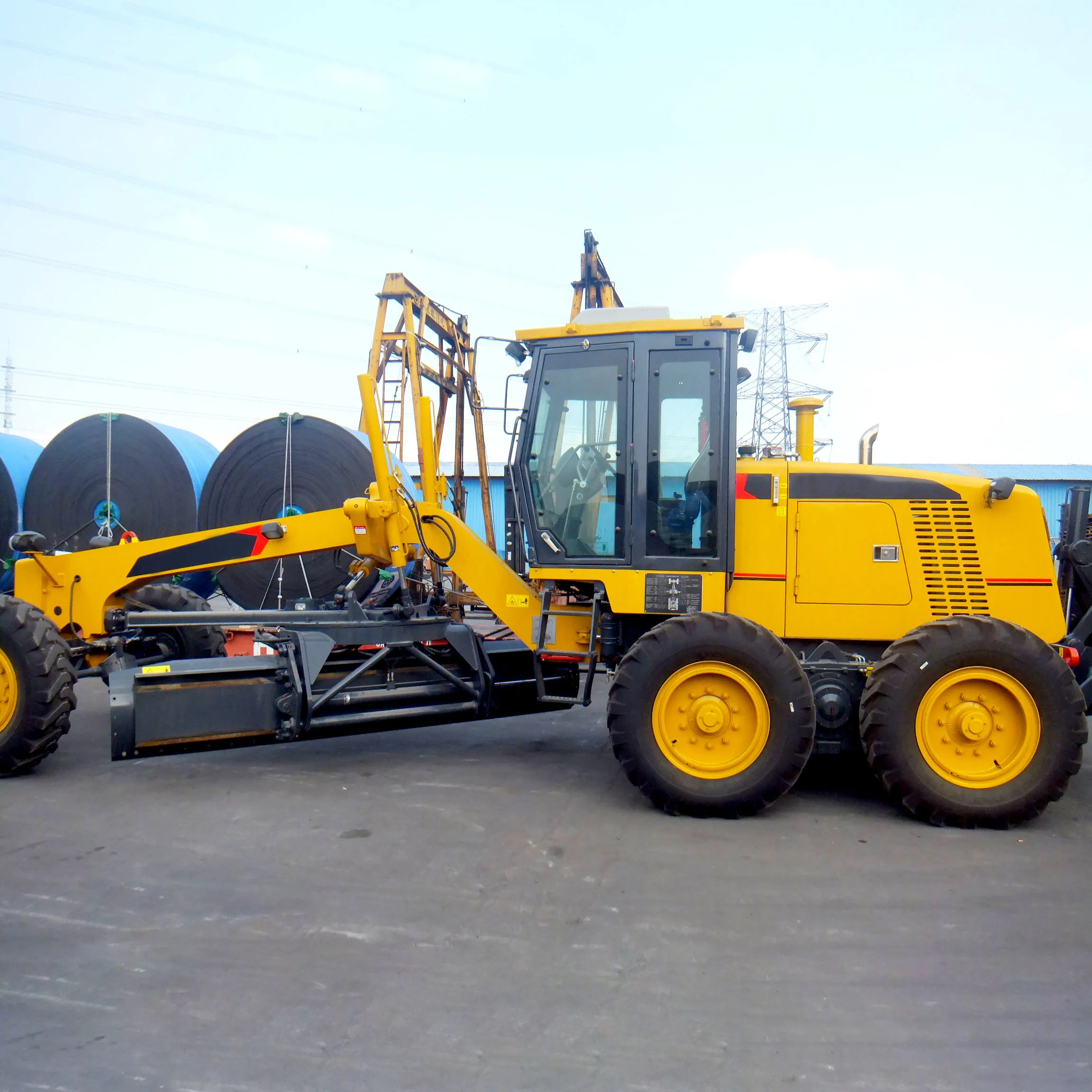 China 180HP Mobile Motor Grader GR180 GR215A GR165 GR135 GR1003 Small Motor Grader With Ripper