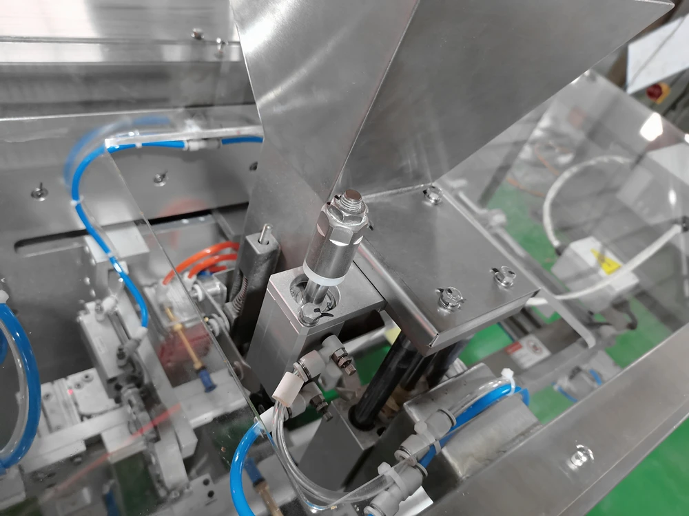 Automatic Nuts Grain Weighing Filling and Packing Spices Powder Machine for Zipper Bag