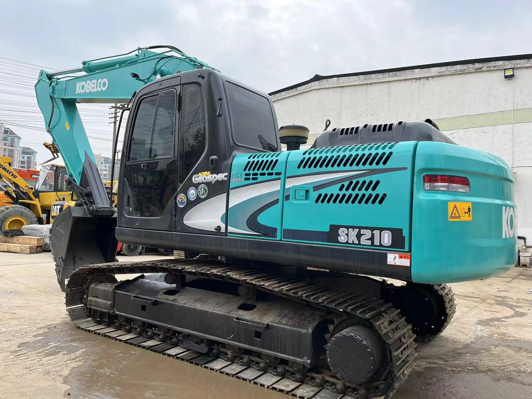 Kobelco SK210 SK200-8 Wheel Excavators 3m Bucket Capacity 20 Ton Pump Motor Core Components Used Crawler Excavators