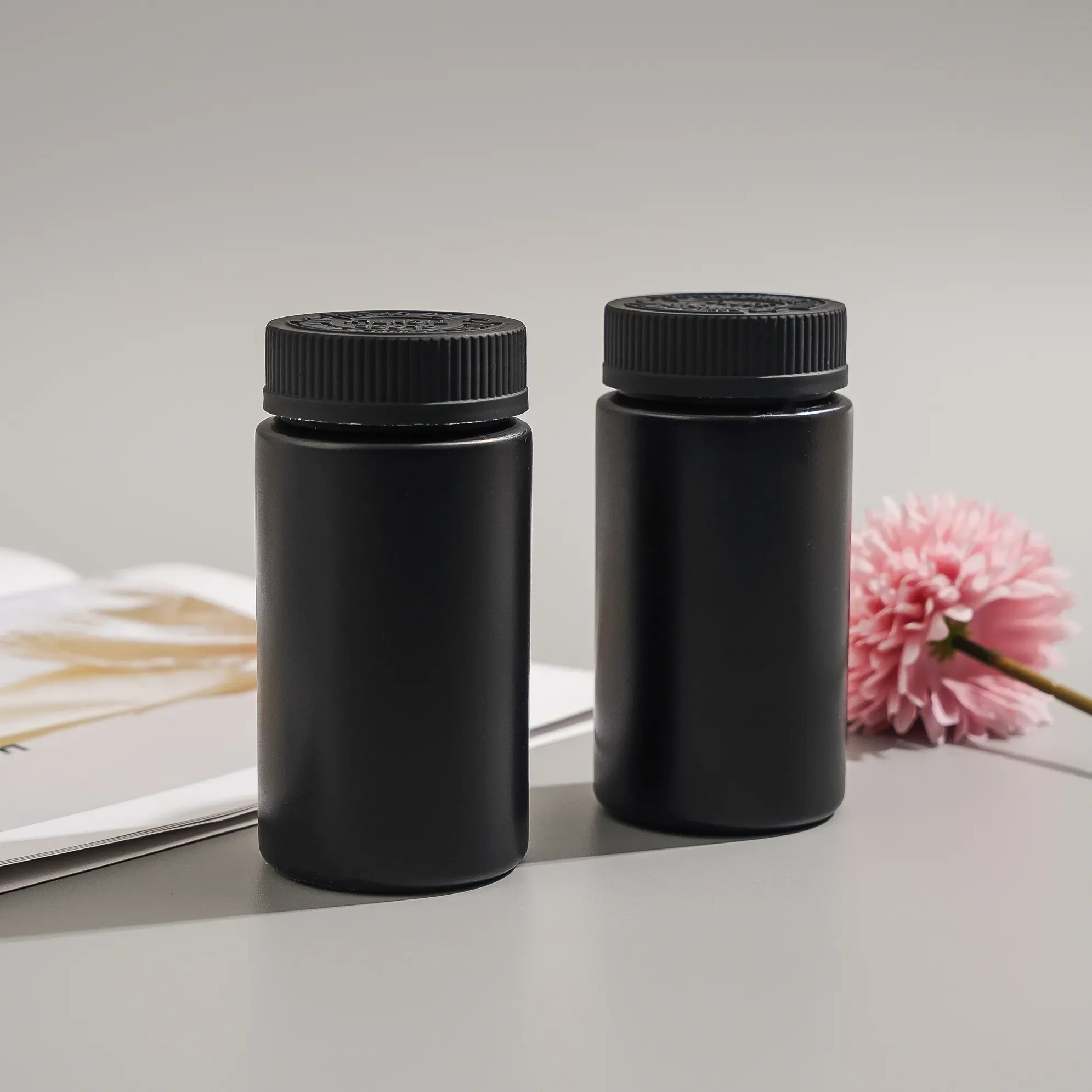 120cc 150cc Soft Touch Black Nutrition Bottle 30 tablets Hemp Gummies HDPE PET Jar with black child proof cap for pills capsules