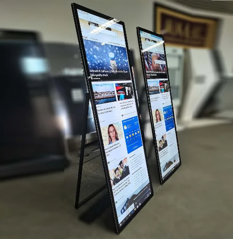 Classic Indoor Rechargeable LCD Display Advertising Monitor Full Screen 43 Inch Digital Signage Portable LCD Poster Signage