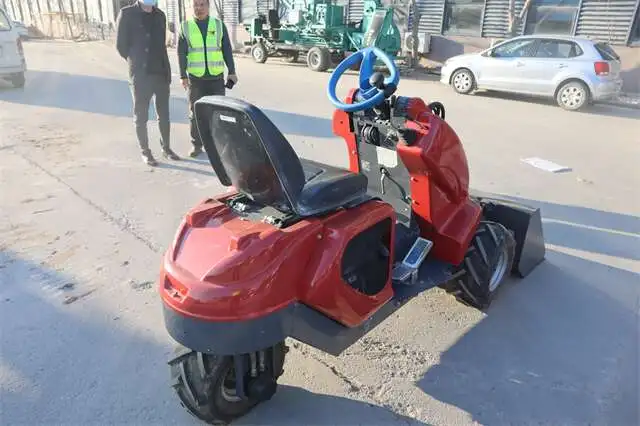 Недорогой компактный колесный мини-ковш с номинальной нагрузкой 350 кг