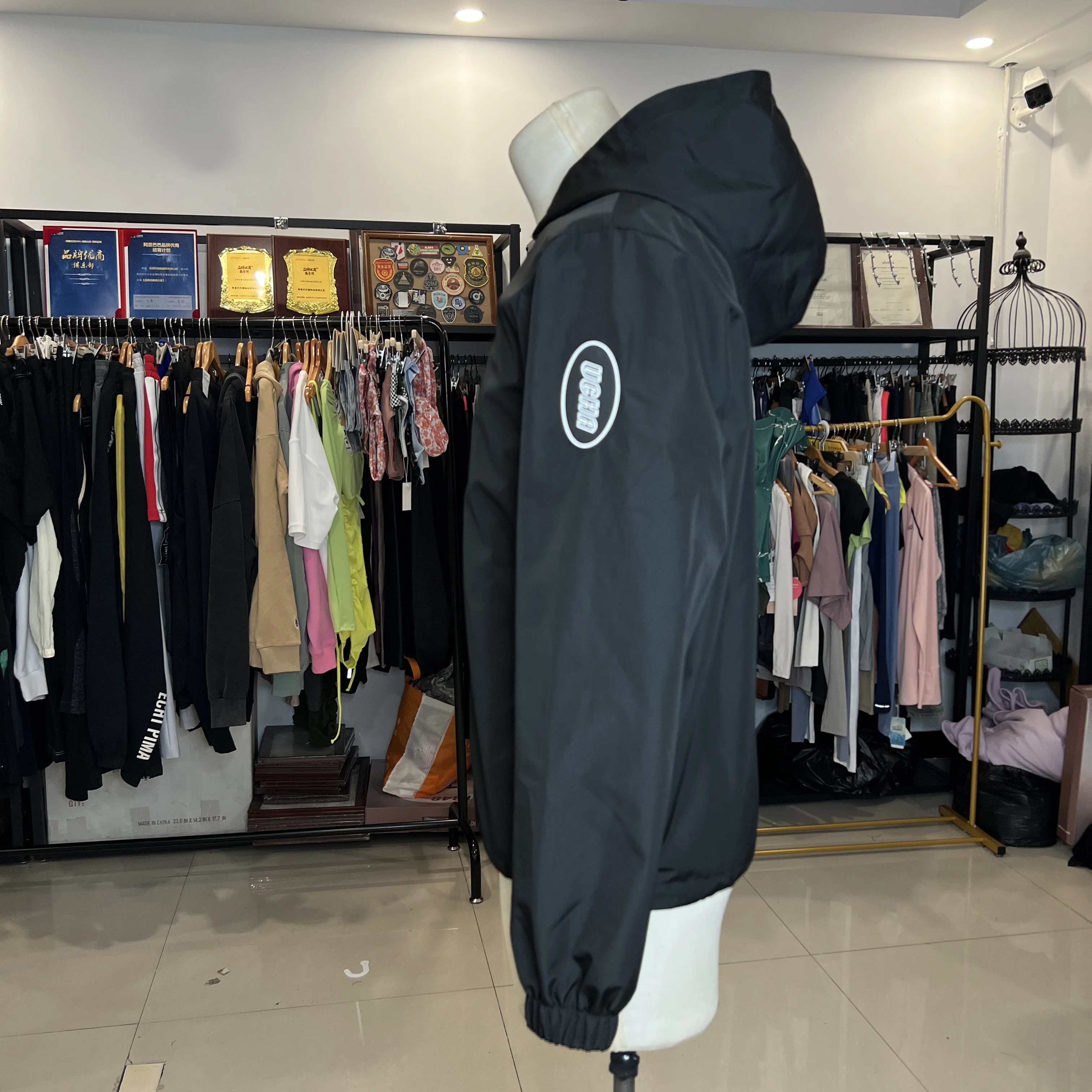 High Quality Outdoor Waterproof Black Zip Windbreaker Jacket With Zipper