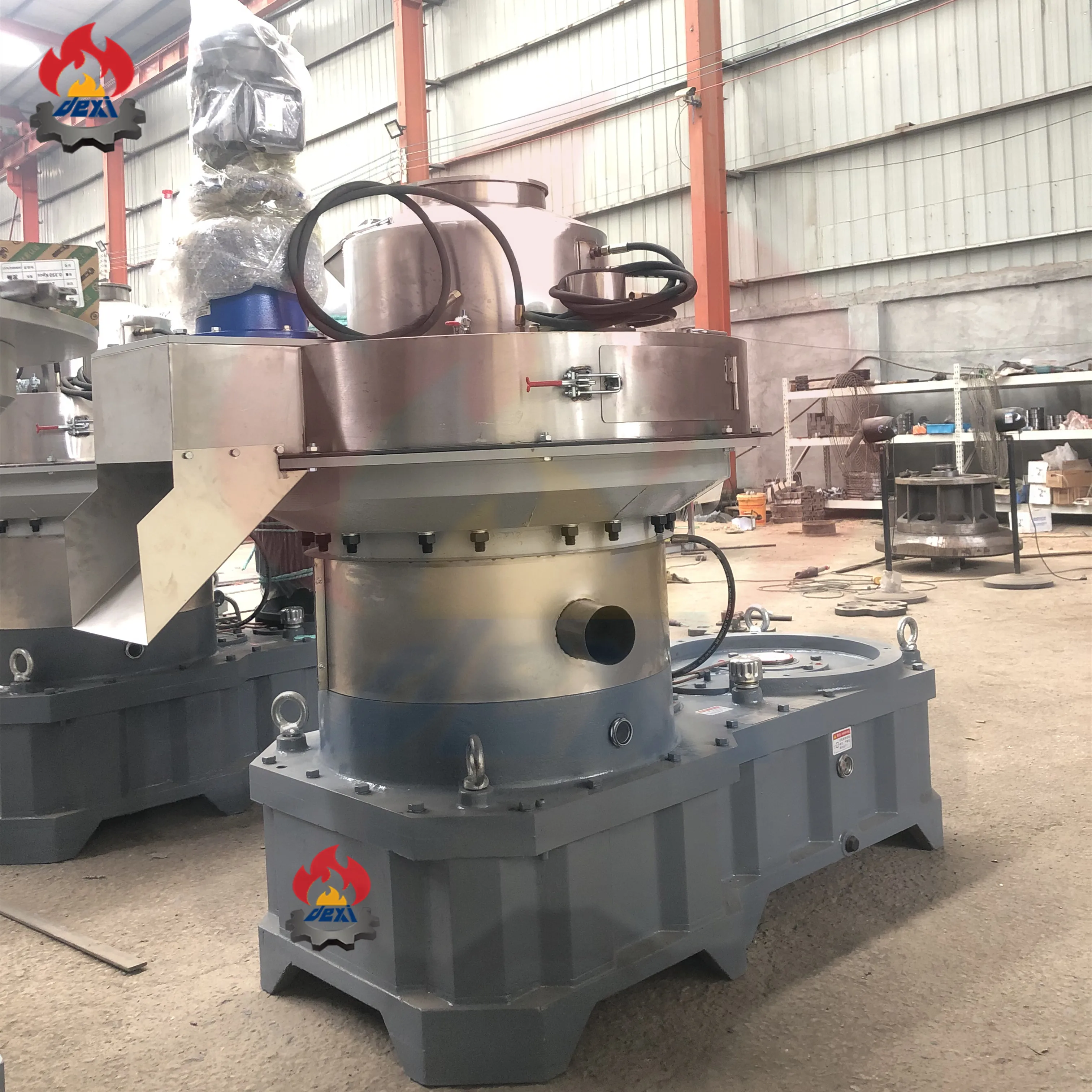 The factory sells 132kw 1.5t-2t/h 24-hour uninterrupted rice husk, ring mold, sawdust press mill