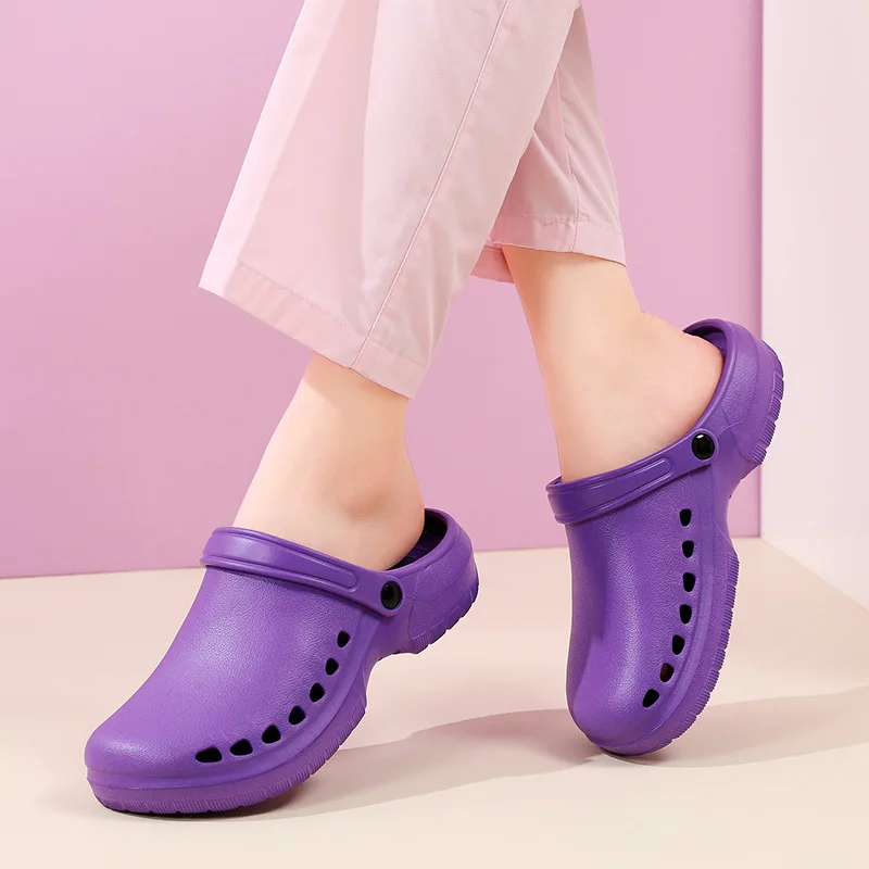 2024 New Unisex EVA Nurse Clogs Medical Safety Shoe Wholesale Garden Clogs Mules Anti-slippery Nursing Clogs hole Shoes