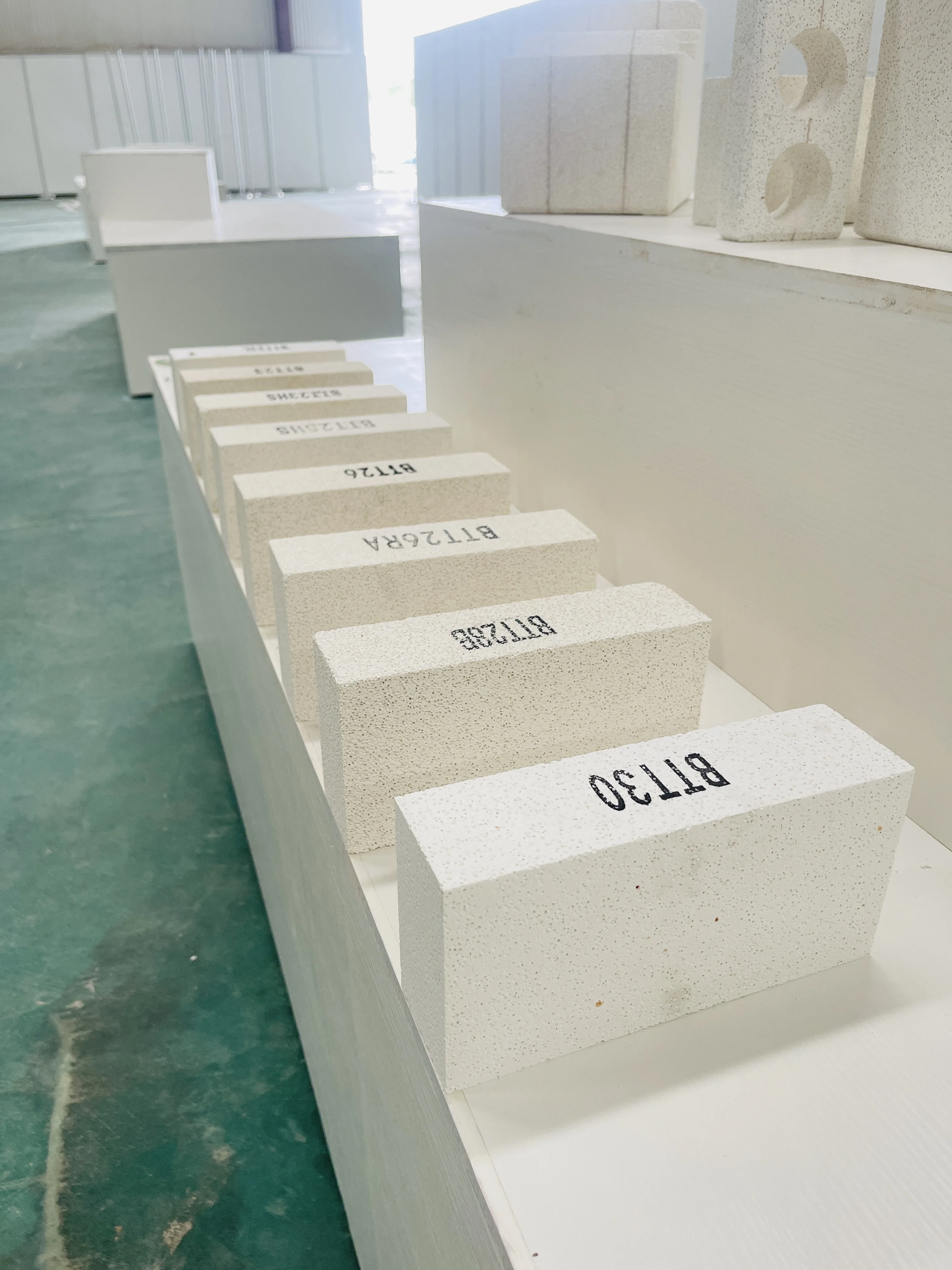 Mullite Insulation  Brick YX23 YX26 Mullite Refractory Bricks  High Temp Light Weight Mullite Brick