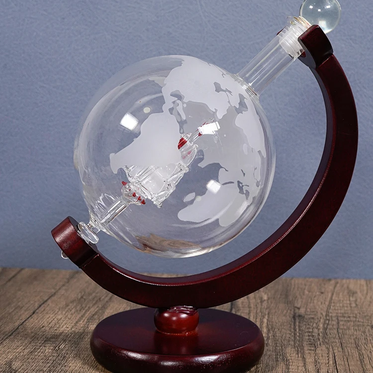 New design high borosilicate glass bottle Globe glass decanter and whisky glasses set
