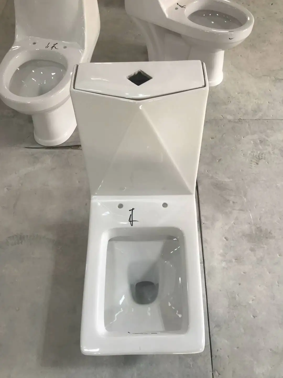 
Square Diamonds New Design Hot Selling Siphonic One Piece ceramic wc Toilet 