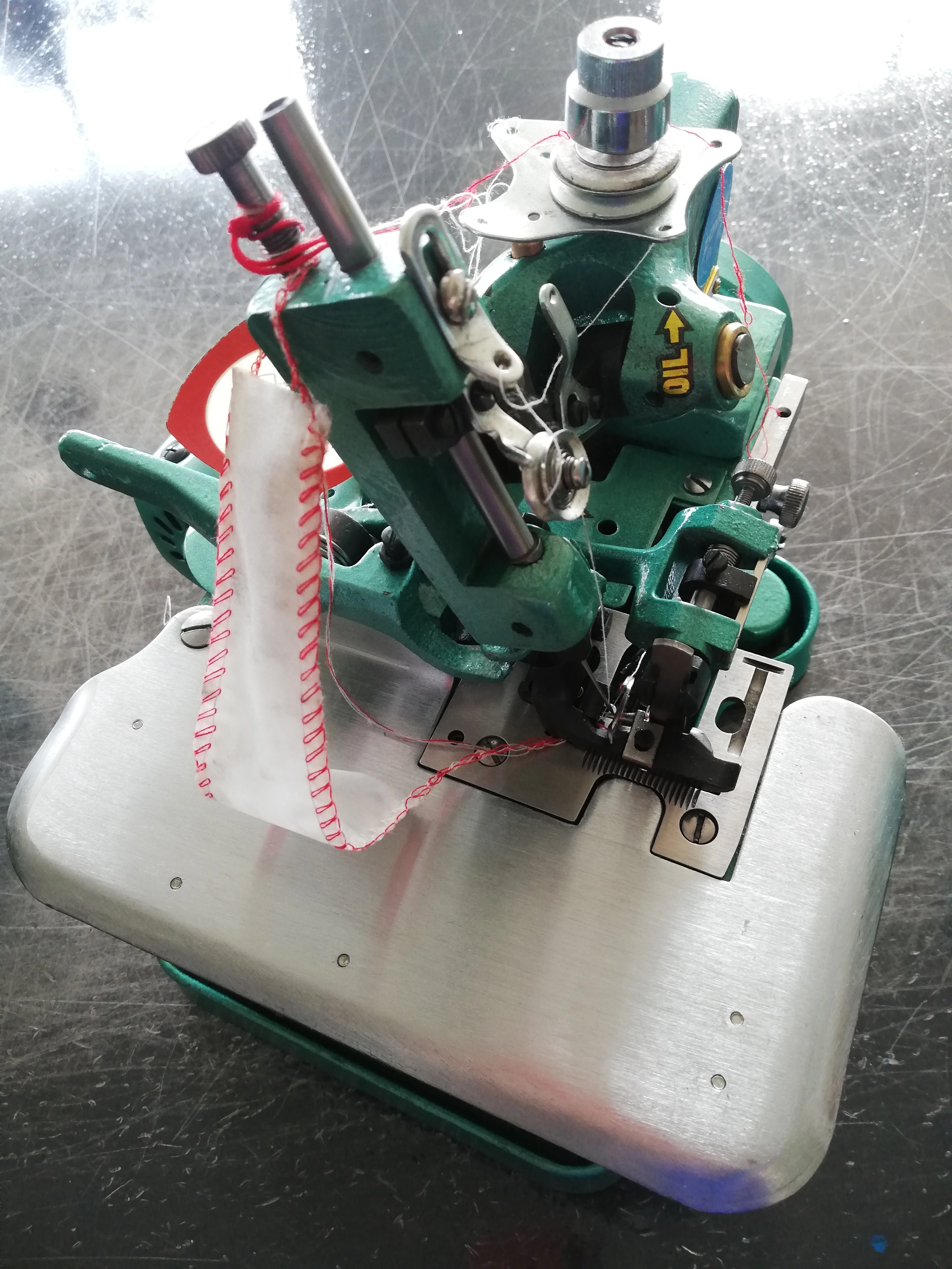 ZY-GN1-1D Zoyer mini overlock household domestic built-in motor sewing machine