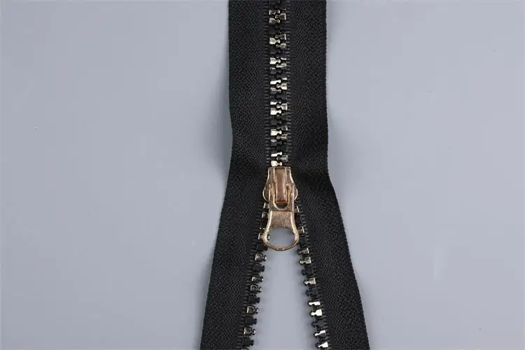 Top Quality 5# Dual Waterproof Resin Zipper Making Machine For Textile Bag Garment