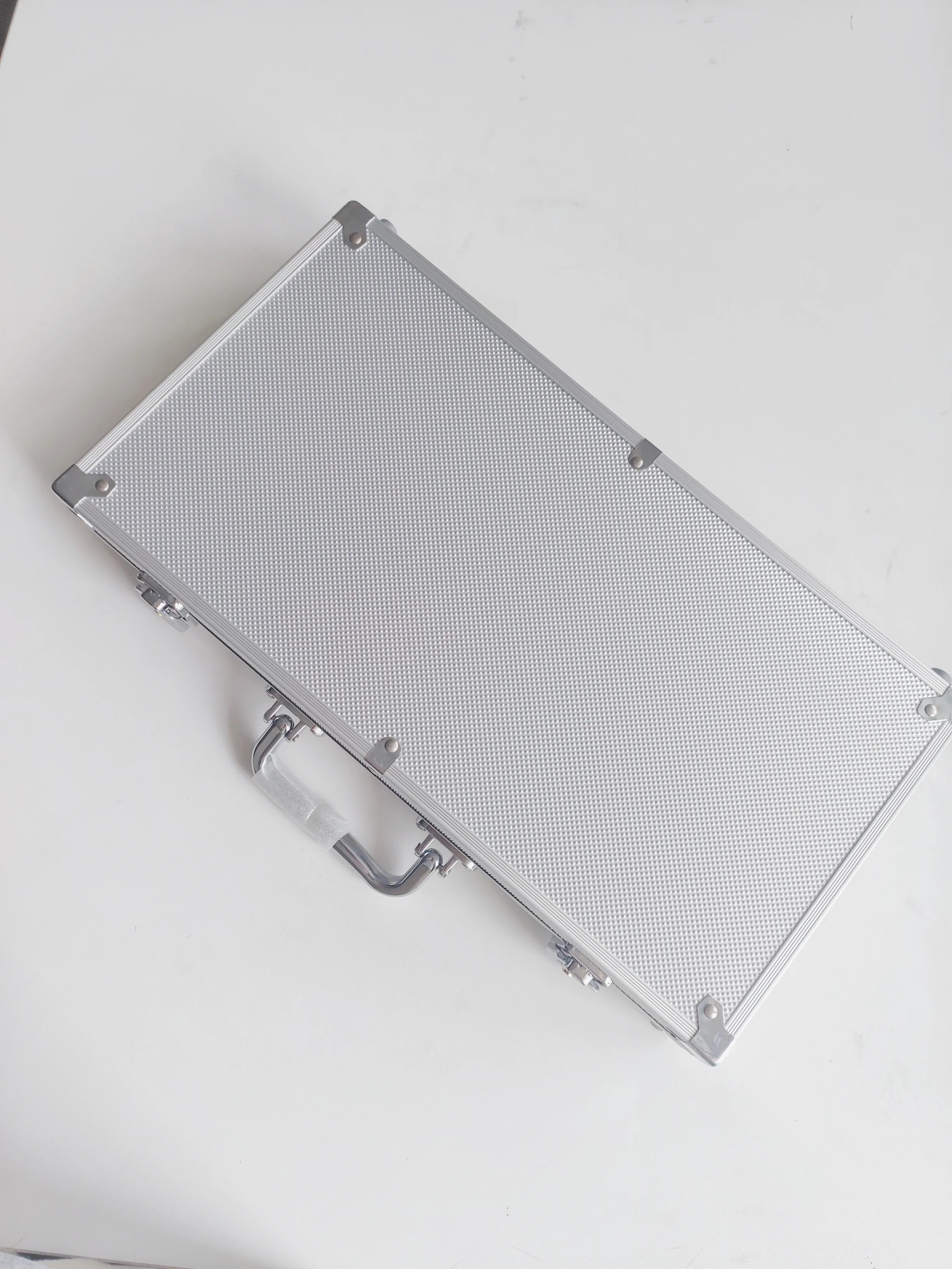 300pcs Poker Chips Set High Quality Aluminium Case With Dealer Gambling Tokens Chips