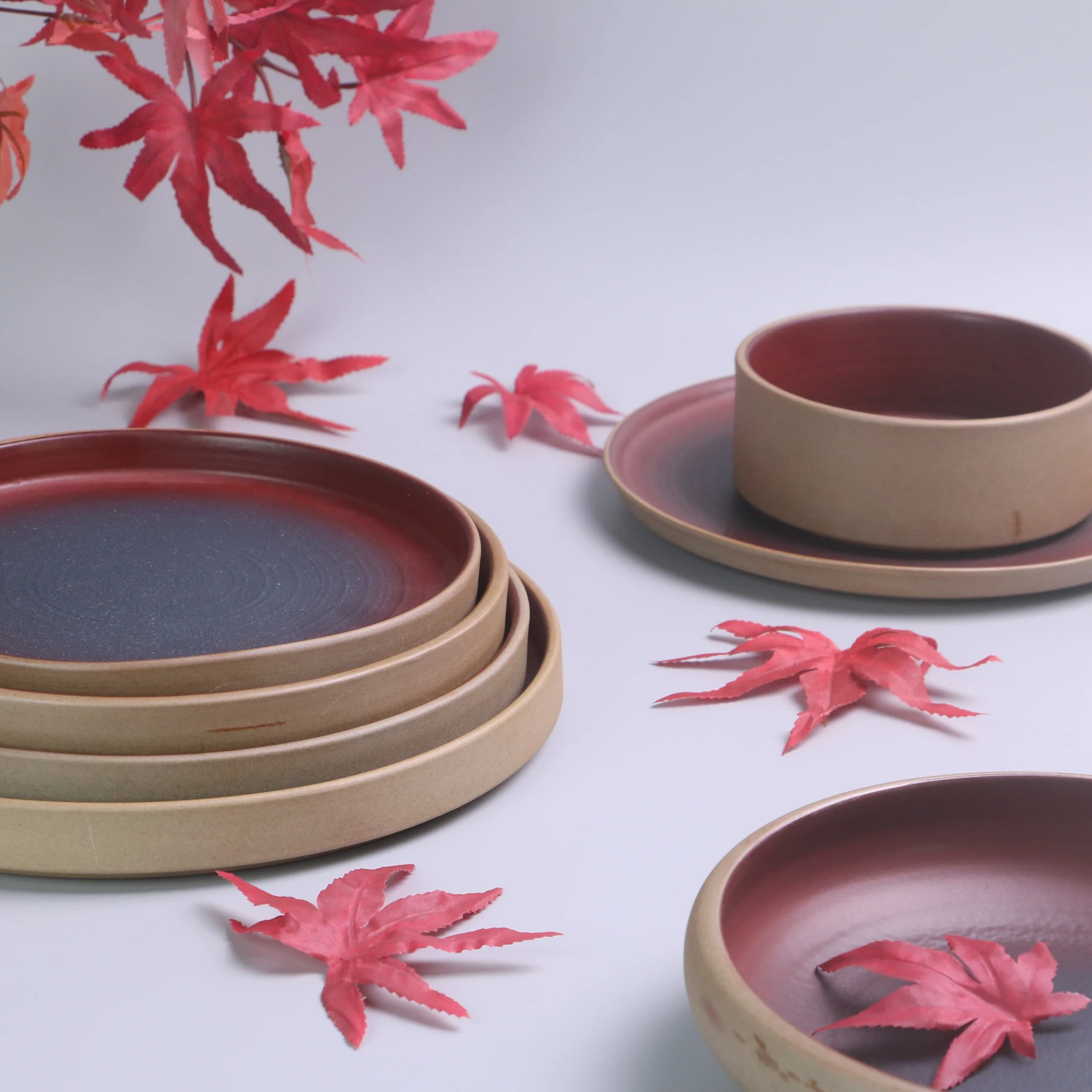 Creative restaurant tableware red Nordic round dinner plate serving tray ceramic disc dinnerware wholesale ceramic plate