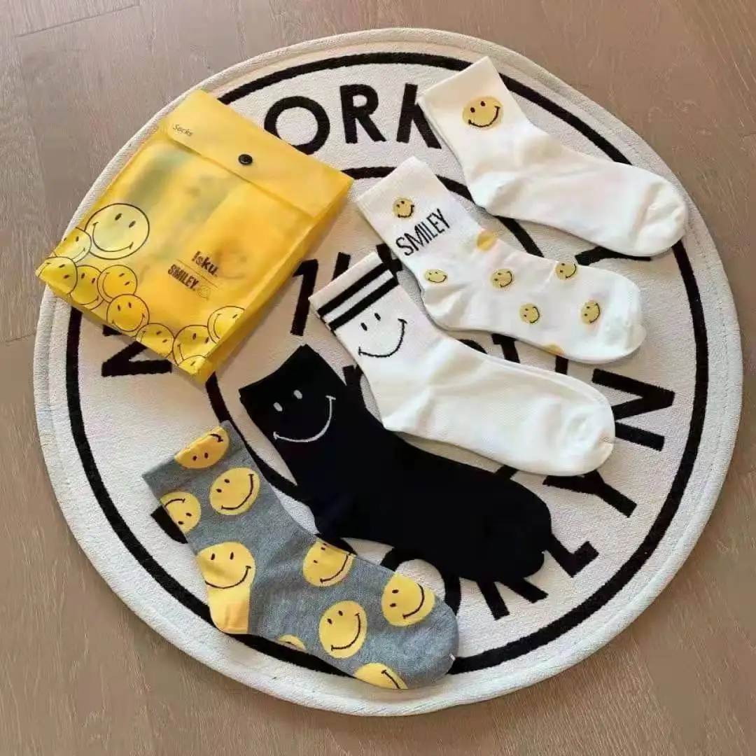 Fashion OEM Cotton Crew Grip Custom Logo Smiley Face Design High Quality Compression Socks Sport