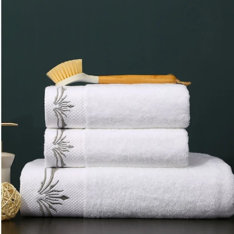 Factory Customizable White Cotton Bath Towel Set Embroidered Terry Face Hand Towel for Hotels Travel Bath Use