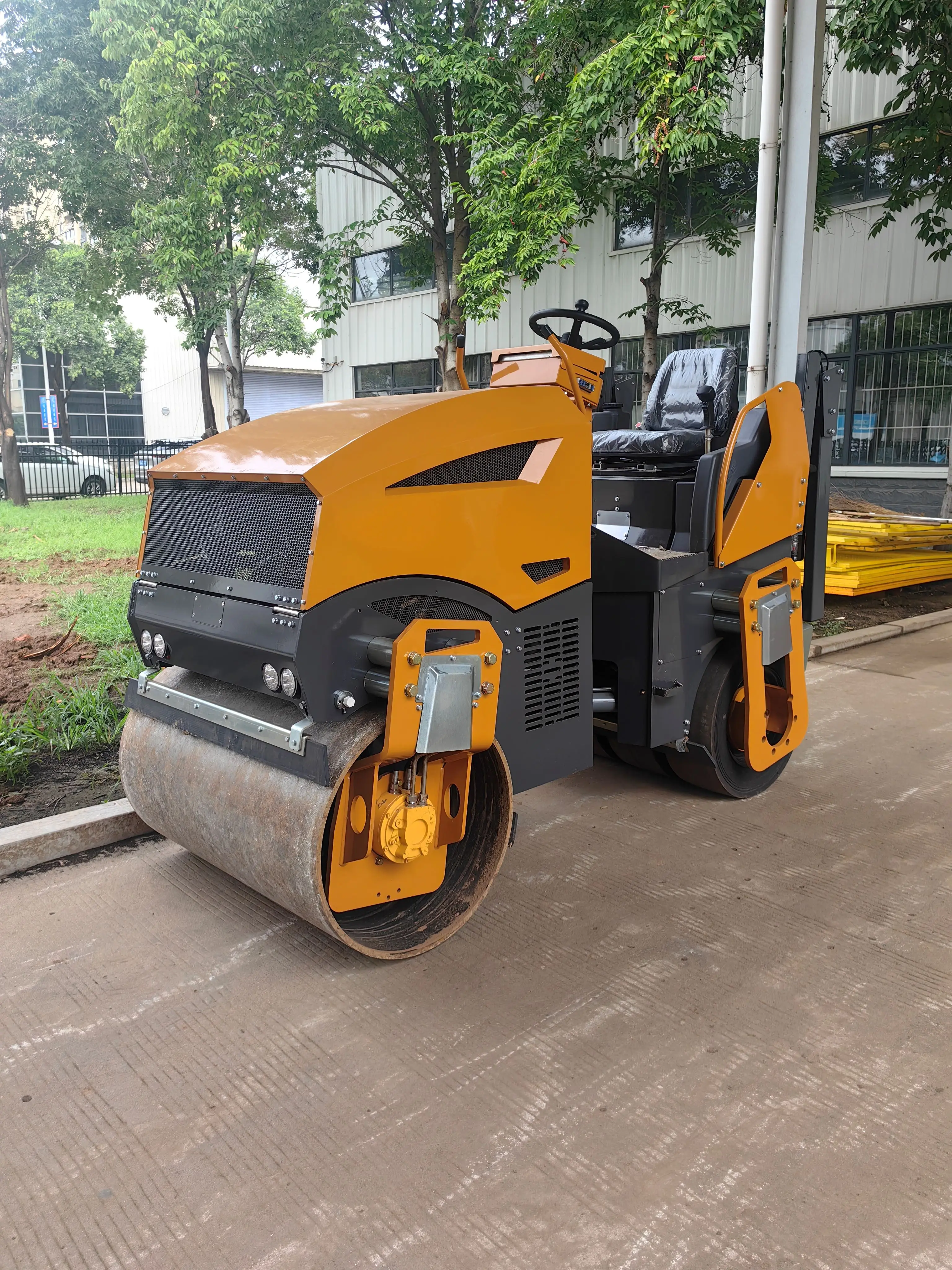 Rear Wheel Drive Pneumatic Tyre Roller 5000 kg China TOP Brand Factory Supply Airport
