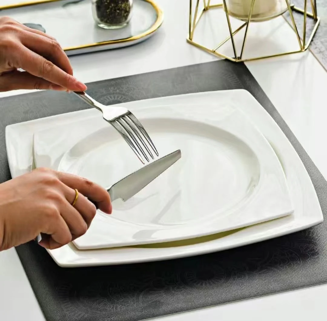 Classic Family Bone China Ceramic Western Plate Sustainable under Glazed Dish Dish for Food for Dinner or Back to School