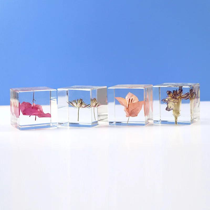 SmallOrders J06 Cube transparent crystal built-in dried flower desk decoration creative acrylic crafts paperweight craft