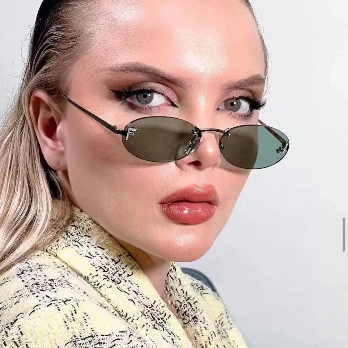 Trending Fashion Retro Letter F Rimless Sun Glasses Rhinestone Metal Frame Small Oval Sunglasses Women