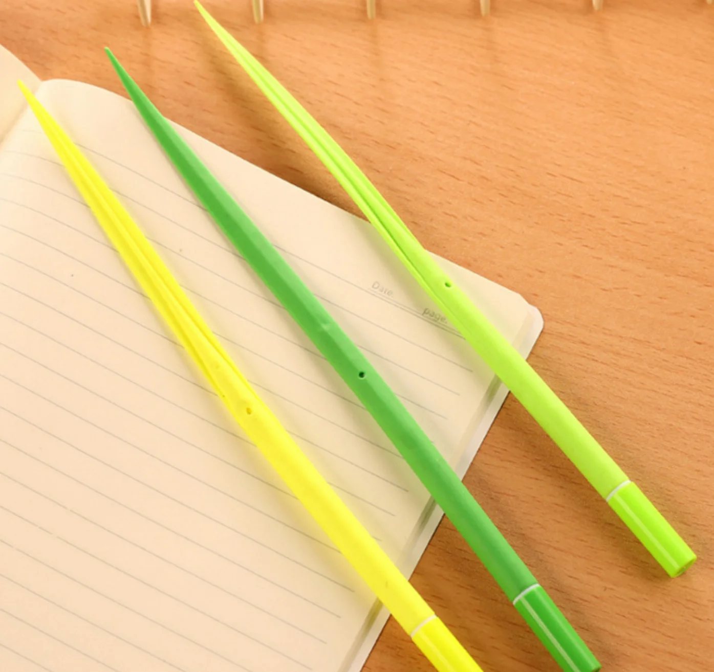 New style Fashion Cheap Gel Refill Green Barrel Flexible Plastic Novelty Pen Leaf Pen