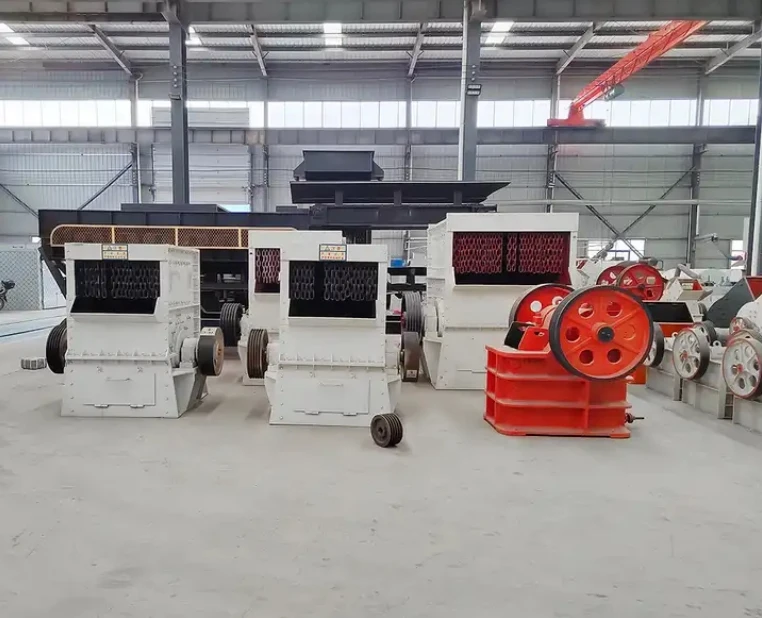 High quality new design low price  Integrited granite basalt  rock mobile box-type heavy hammer crusher