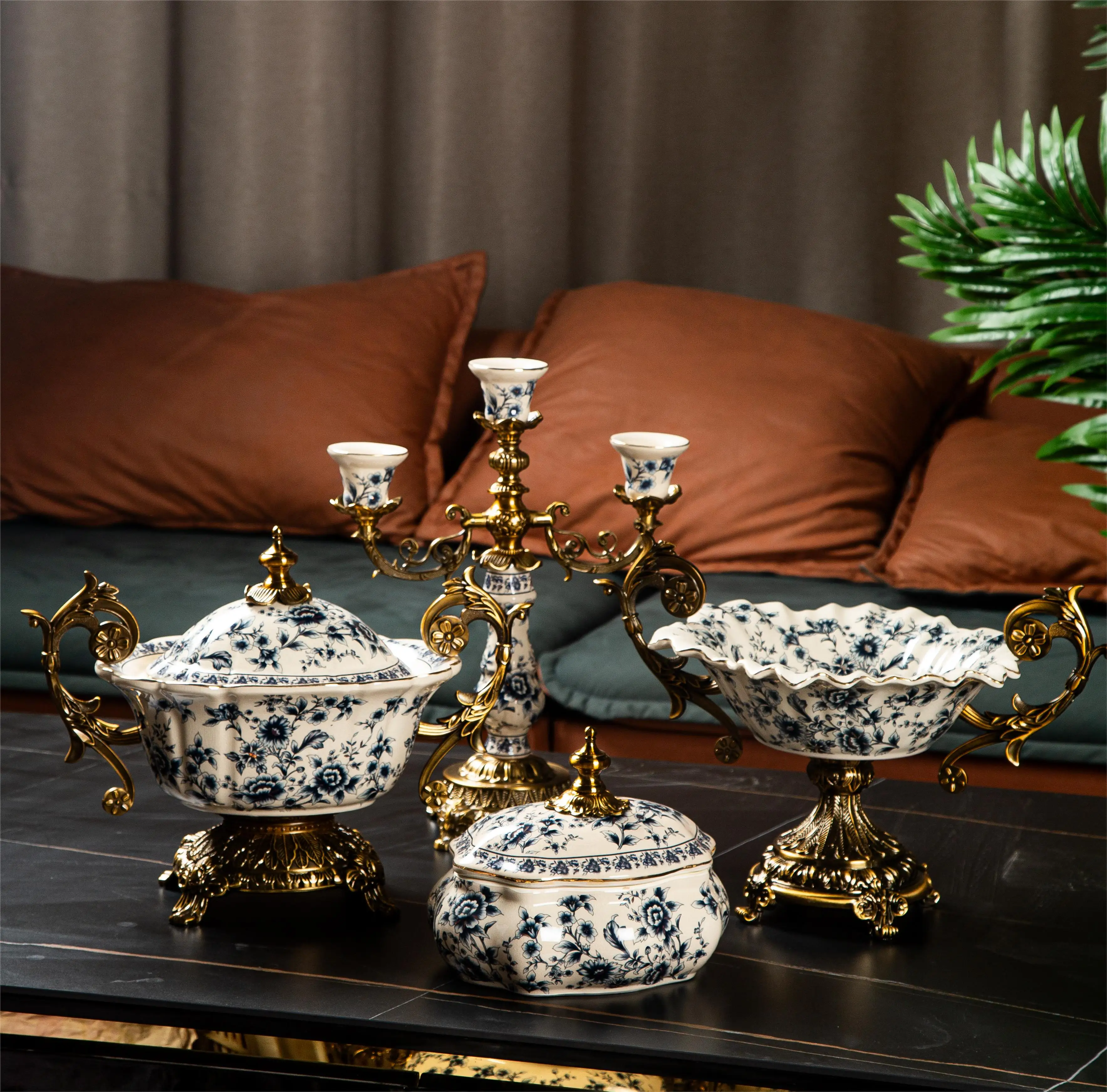 China Manufacture High Quality Custom Classic BlueOrnament Craft Three Arm Ceramic Candle Holder