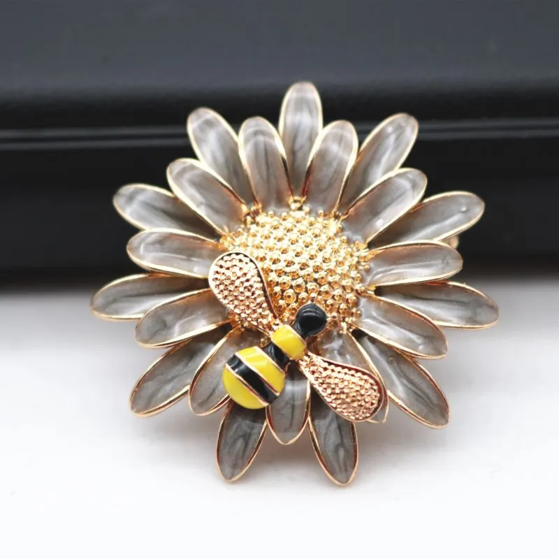 
Women blazer crystal jewelry hard enamel little flower honey bee Brooch badge design lapel pin in bags 