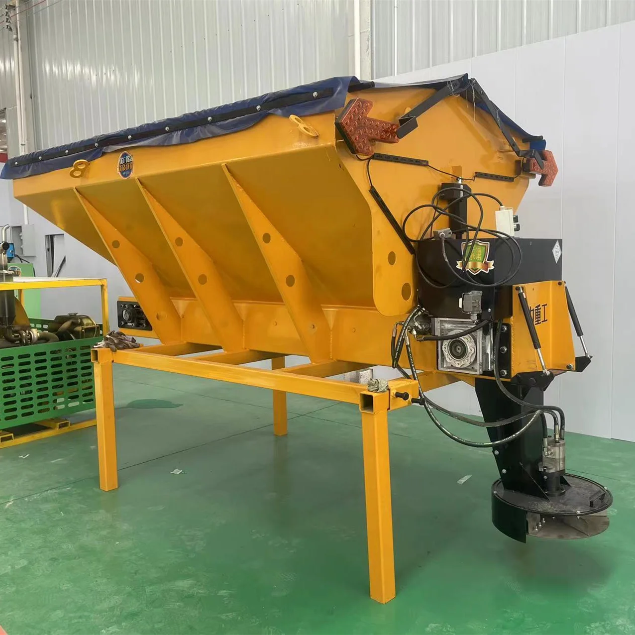 Surprise Price Pressure Vessel Sand Spreader Snow Salt Spreader Xhs50000 Snow Salt Spreader