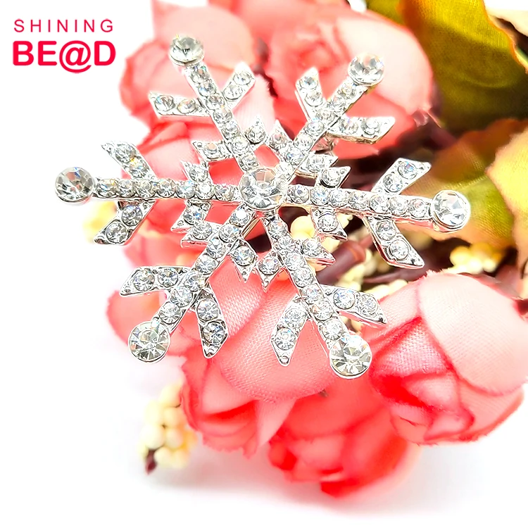 Wholesale Sparkling Crystal Snowflake Brooch Silver Alloy Rhinestone Pin Corsage for Women Suit Coats Fashion Jewelry Decoration