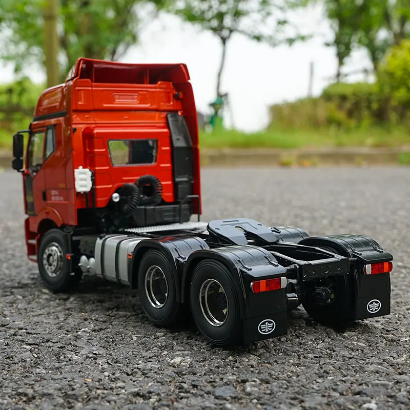 
1:24 original factory liberation car model J6 traction engineering tractor alloy model 