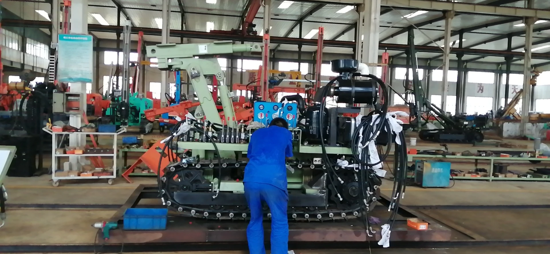 DTH Drill Rig Machine with Rod Connect with DTH Hammer for Mining Blast Hole Drilling
