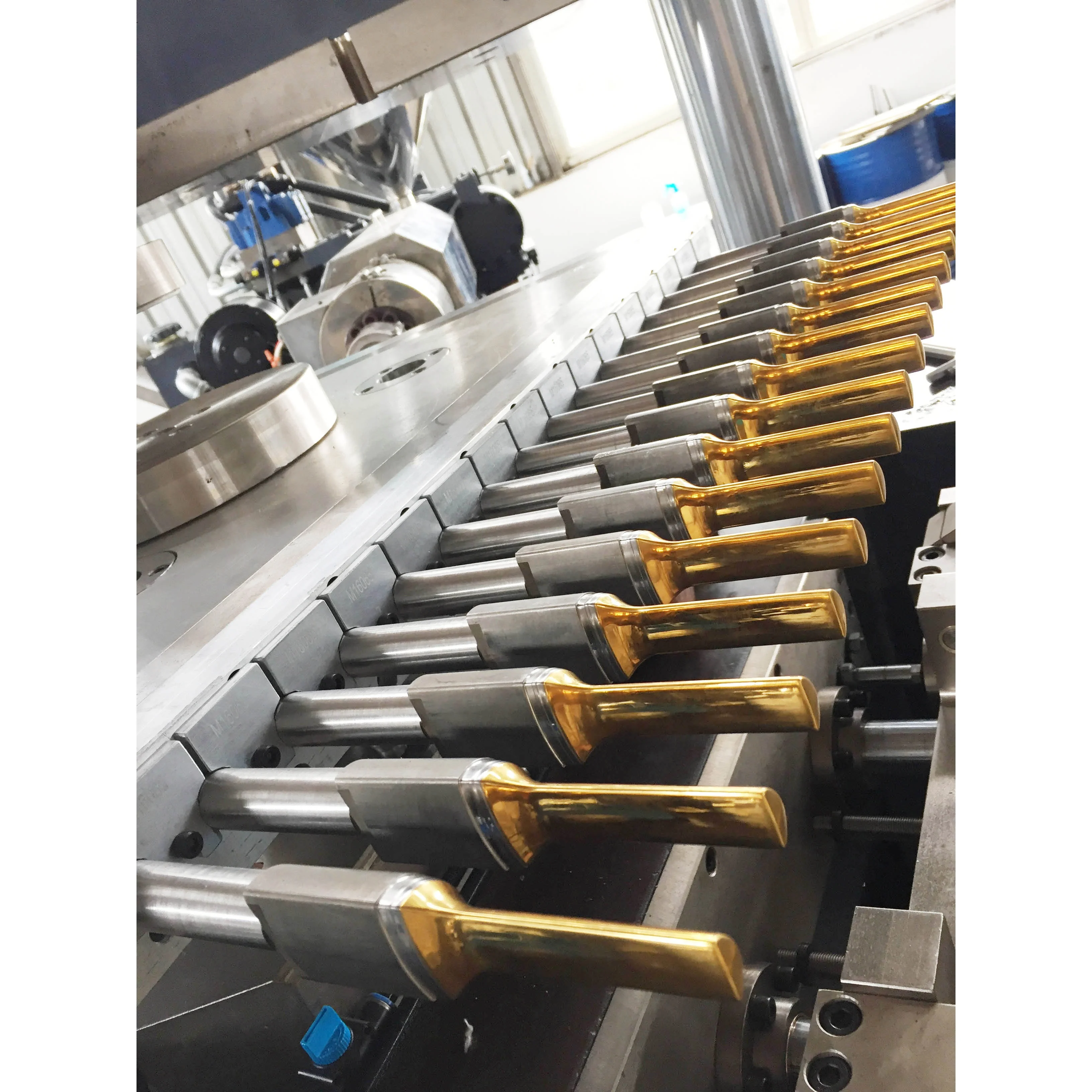 China Taizhou Huangyan plastic injection blow mould for plastic package