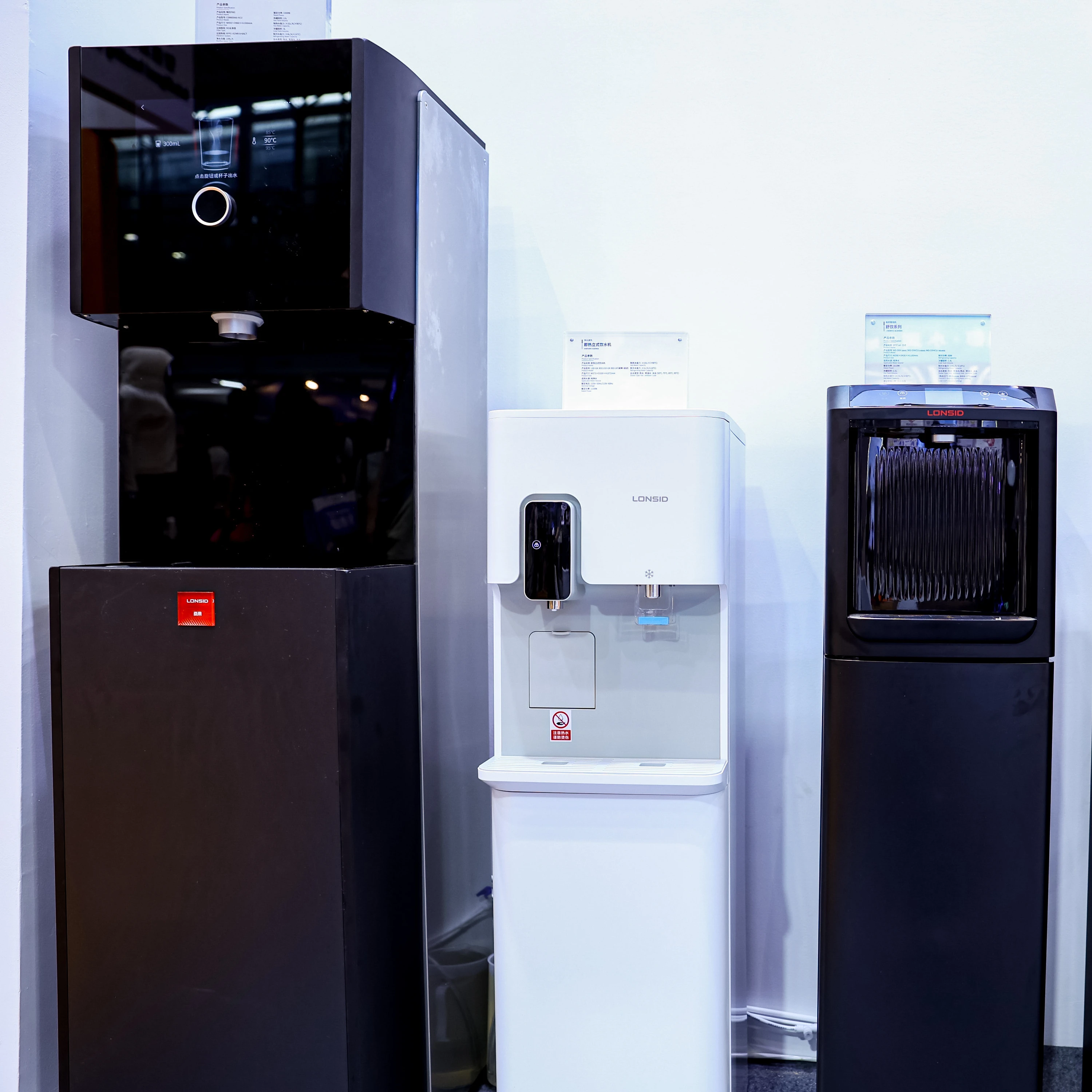 high quality commercial standing  reverse osmosis filtration ro water purifier or dispenser with advertisements and media player