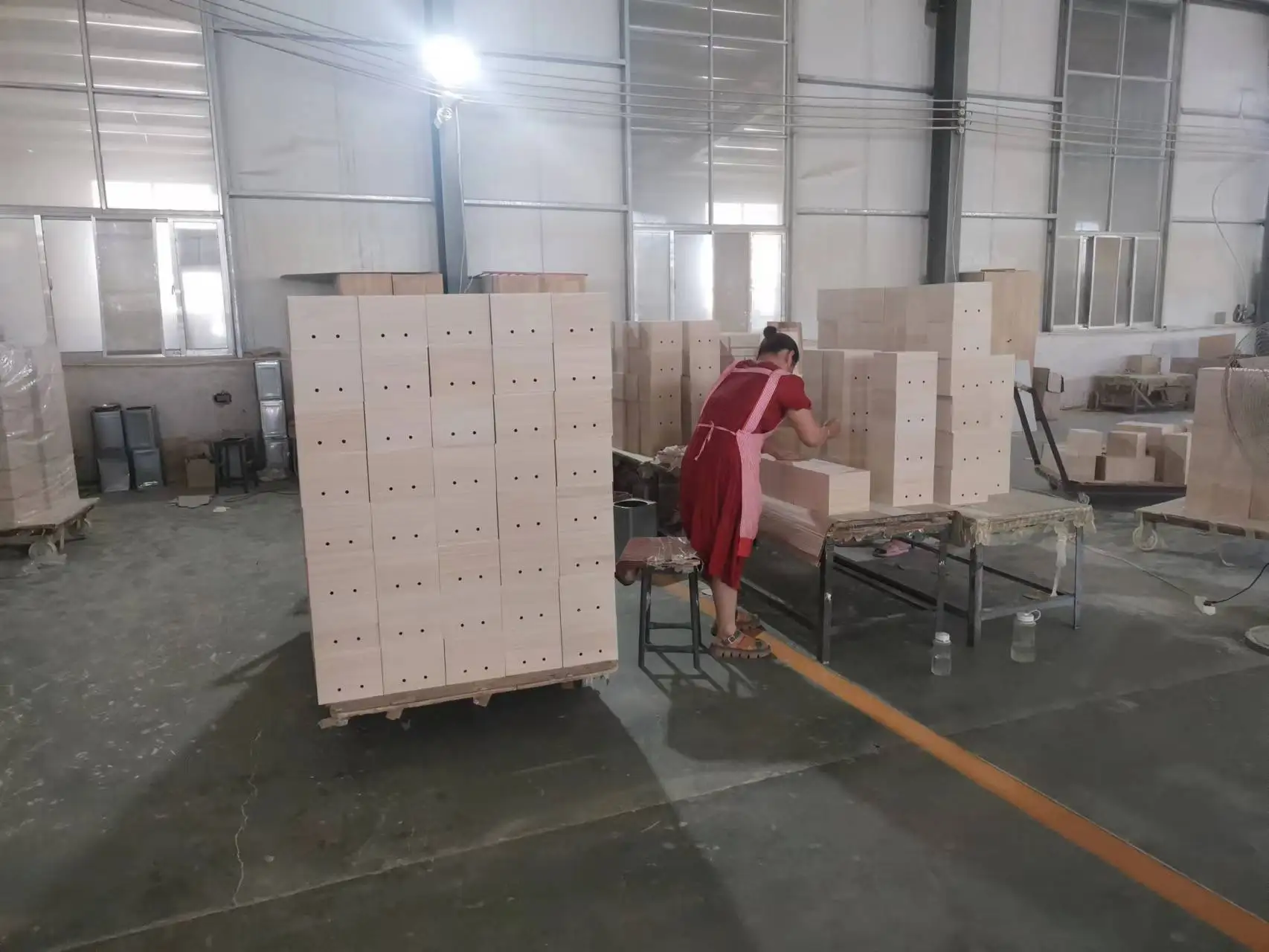 Wholesale OEM Wooden Box Hinge Lid Solid Pine Wood Keepsake arts and crafts Gift Boxes