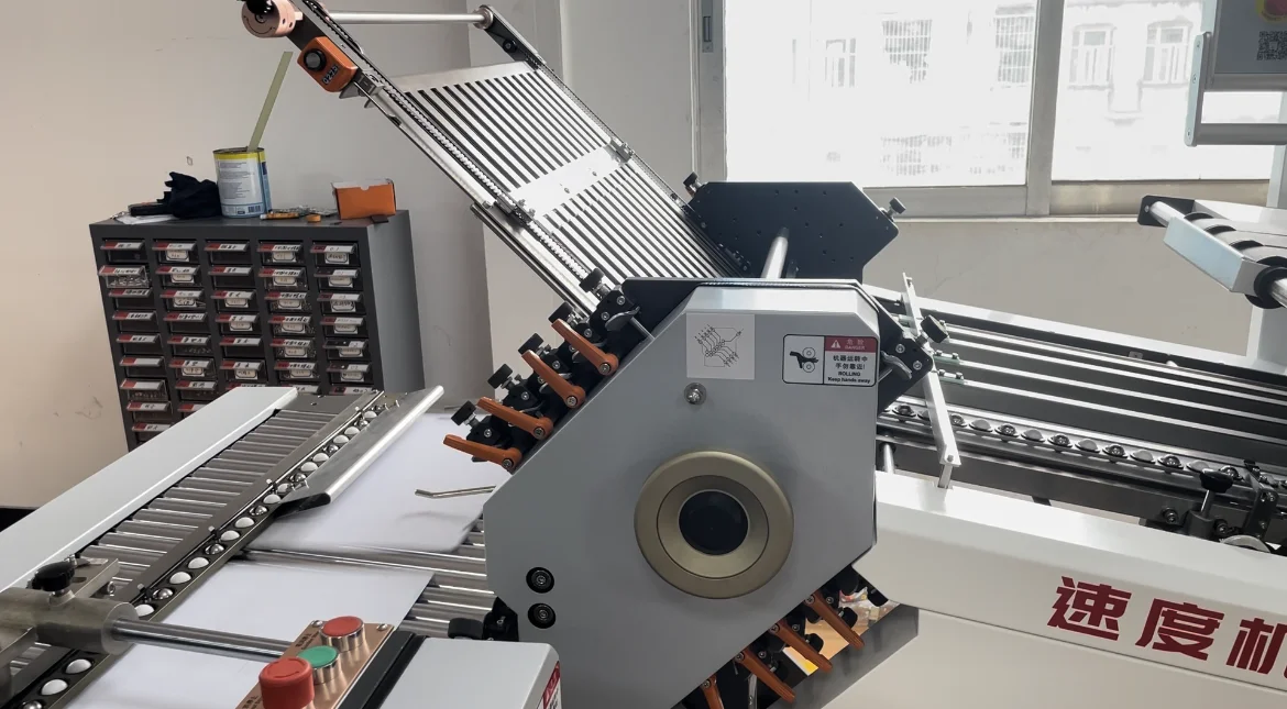 Round Pile Folding Machine with Stainless Steel Helical Gear Design Exclusively for Notebook Newspaper