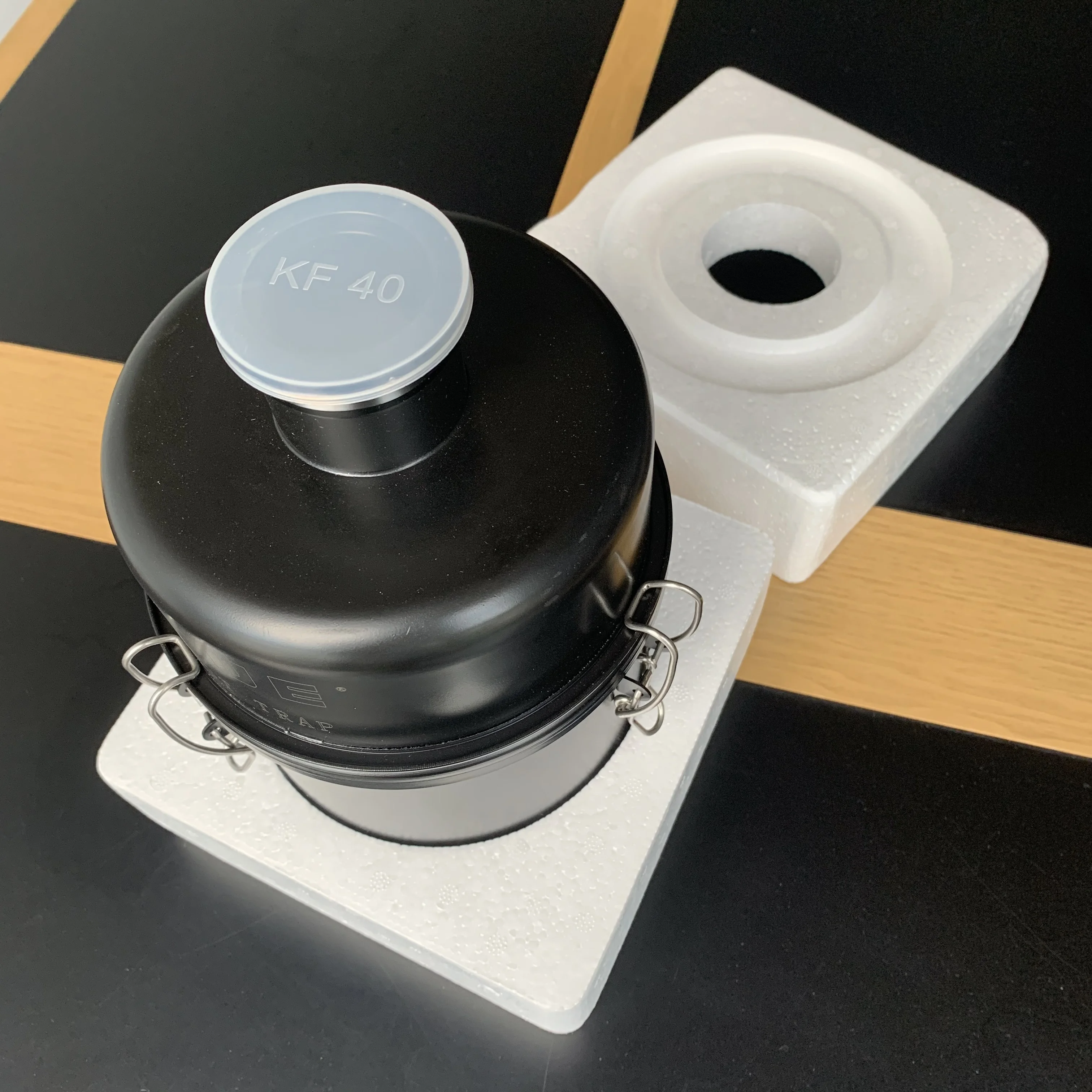 Oil mist filter for oil vacuum pump