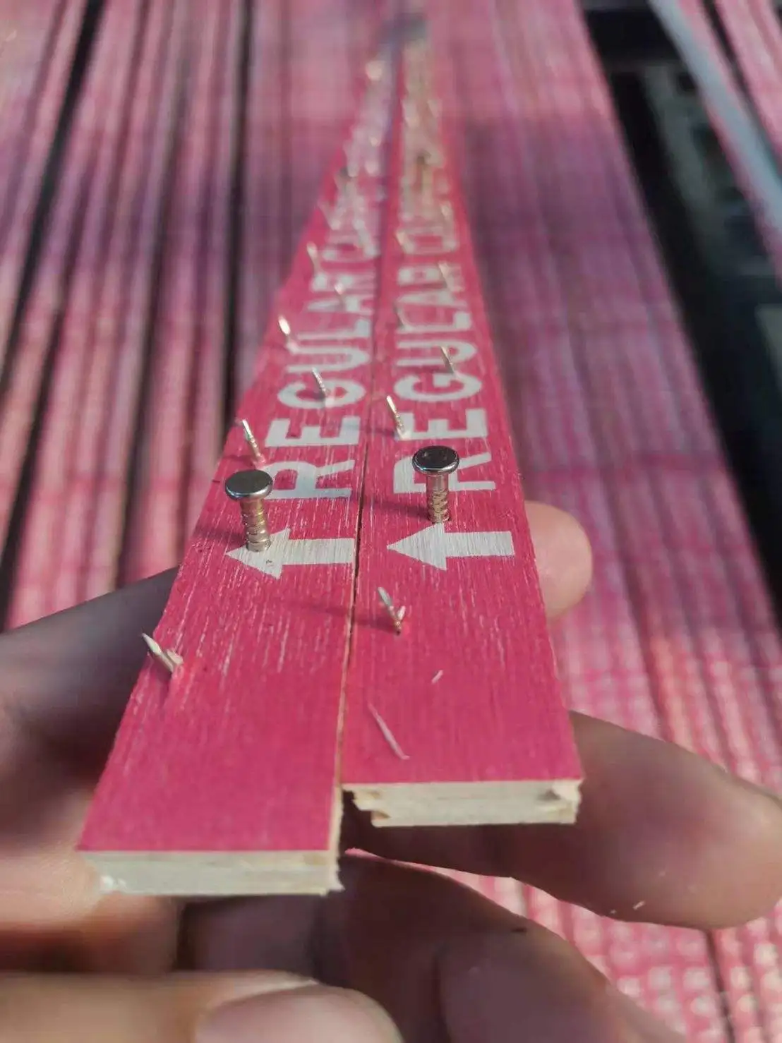 Hot Selling Smooth edge Carpet gripper strips with Wooden and Concrete underfloor for carpet installation accessories