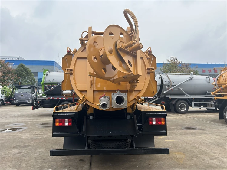 Howo 4X2 Waste Water Tanker Tank Septic Pump Trucks 12000L Vacuum High Pressure Special Sewage Suction Truck