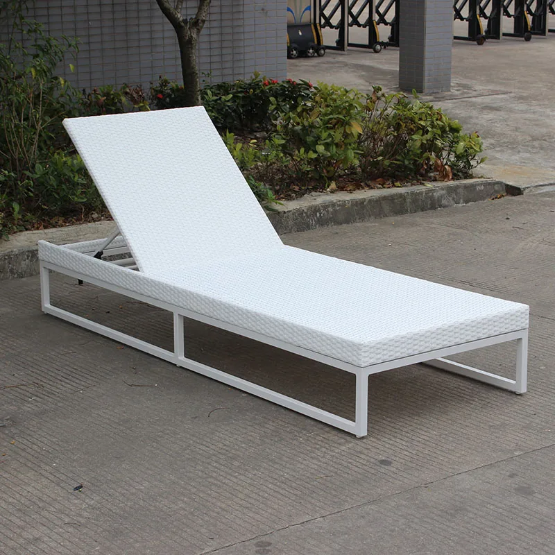 Wholesale Villar Hotel Pool Project Used White Wicker Outdoor Sun Chaise Lounge Chair