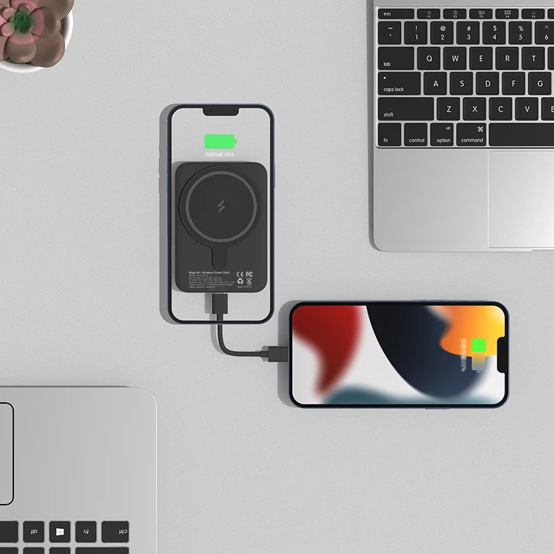2022 New Trending Little Power Bank Wireless Magnetic Power Bank For iPhone 13 Series Smart Phone